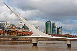 Puente_de_la_Mujer,_Puerto_Madero,_Buenos_Aires,_Argentina,_29th._Dec._2010_-_Flickr_-_PhillipC_(1)